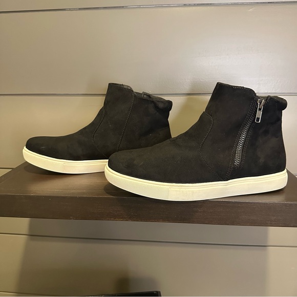 Izod Black High-Top‎ Sneakers - Picture 3 of 8